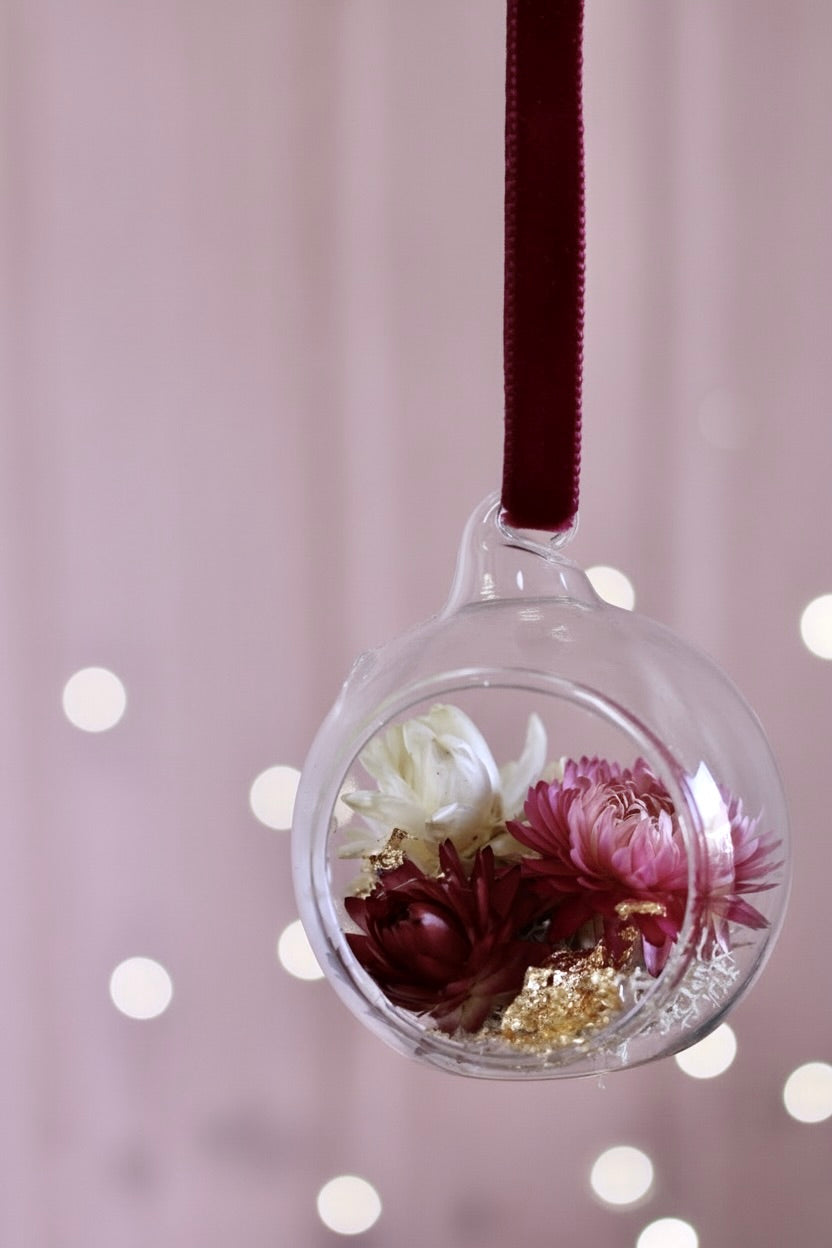 DRIED FLOWER BAUBLE
