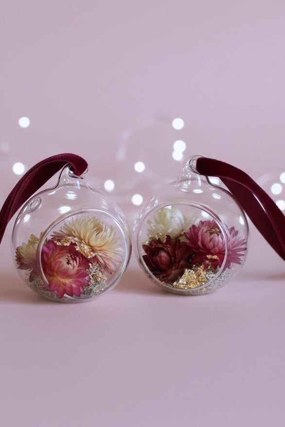 DRIED FLOWER BAUBLE