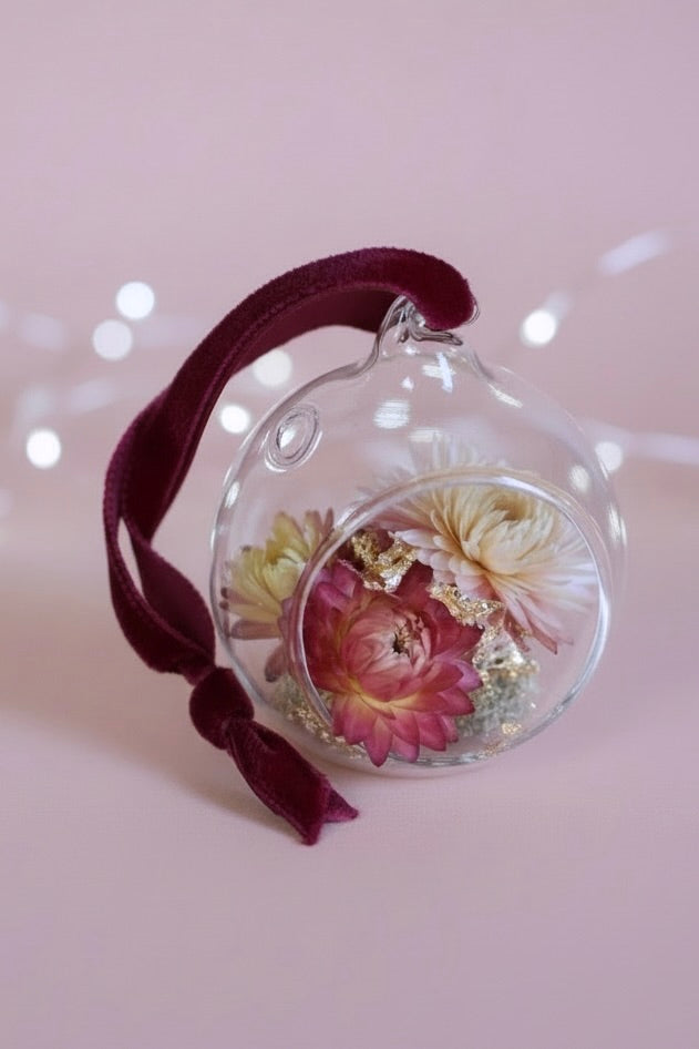 DRIED FLOWER BAUBLE